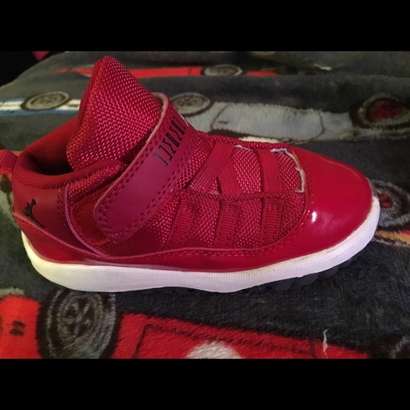 Jordan sneakers - Picture 3 of 5